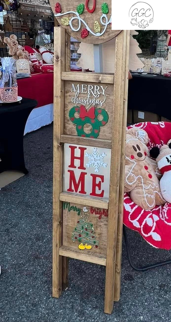 Customizable Wooden Ladder with Interchangeable Signs – Indoor & Outdoor Decor